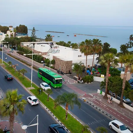 Plaza Beachfront Apt Superhost Service Limassol
