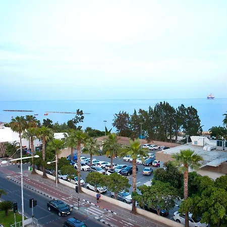Plaza Beachfront Apt Superhost Service * Limassol